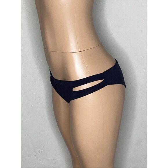 L*SPACE black bikini bottoms. Size x-small. Retails $80 - Picture 12 of 12